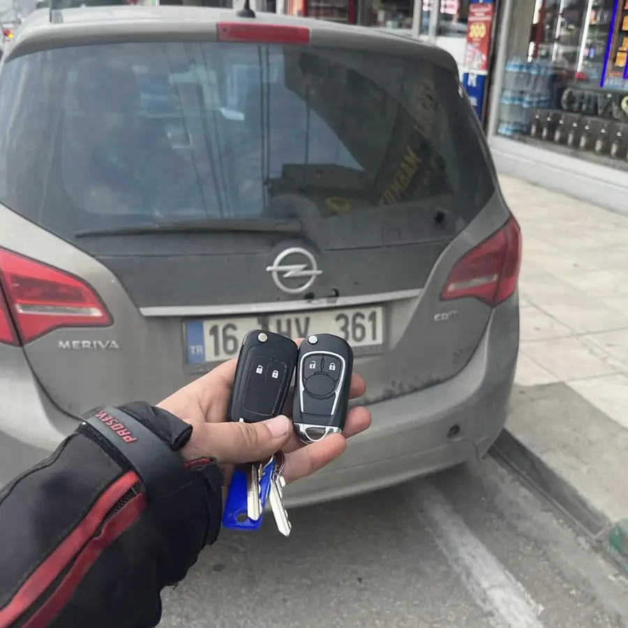 Anahtarcı Mahmut Dükkan Önü